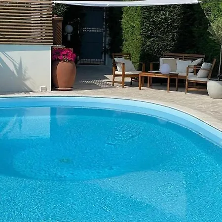 Apartment Casa Milena Elegante Dimora Con Piscina E Parcheggio Privati *